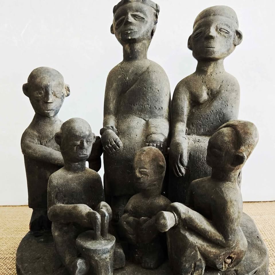 Antique ROYAL FAMILY PORTRAIT AFRICAN WOOD CARVING