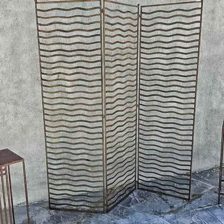 Natural smooth RUSTY FINISH oxid tones, in this heavy steel Decorative accents. Everly Quinn
