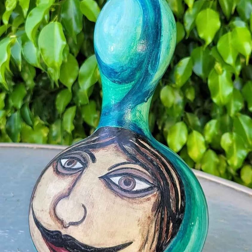 THE FUNNY PORTUGUESE FACE IN THE BLUE GOURD