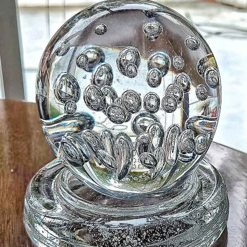 CONTROLED BUBBLES CRYSTAL SPHER WITH BASE. BEAUTIFUL DECO ACCENT, 5"
