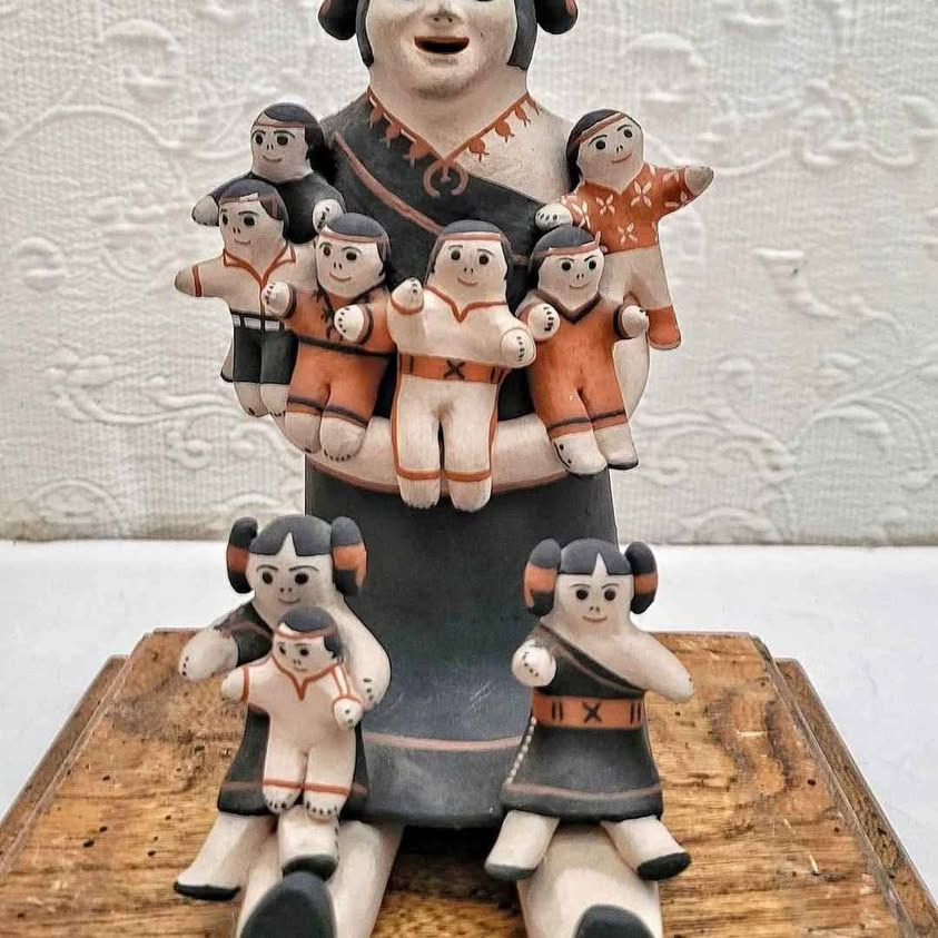 NATIVE AMERICAN ART. COCHITI, N.M. E.K. SUINA Delivers this extraordinary Story Teller