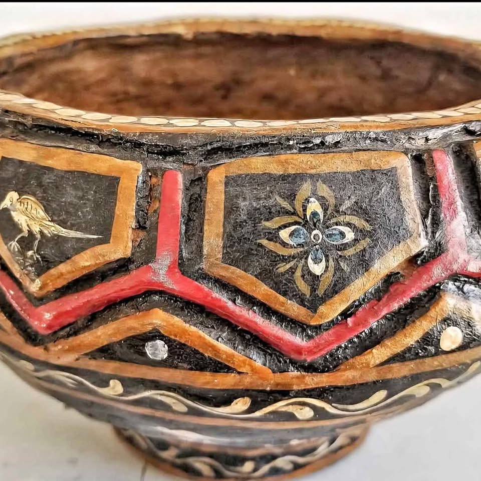 INDlAN VINTAGE DELIGHTFUL PAPER MACHE CONTAINER