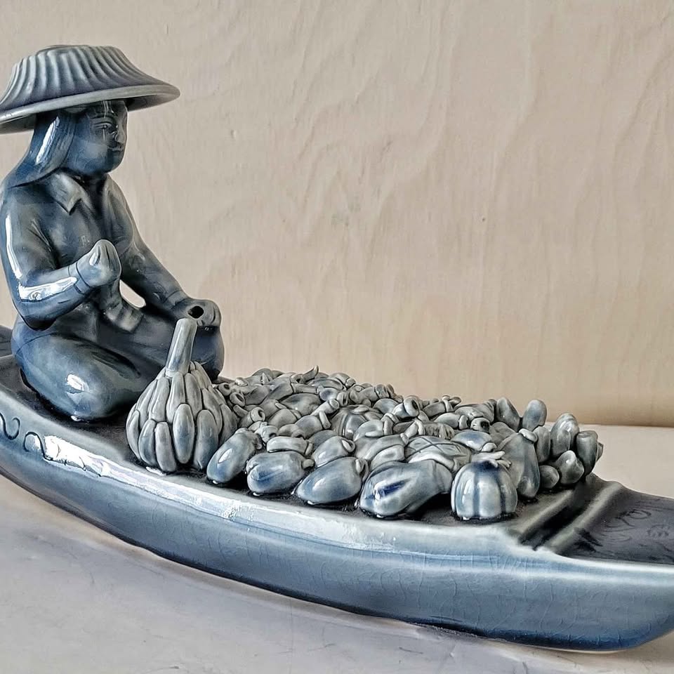 FINE CERAMIC GLAZED FINISH of Floating Market Celadon in Thai.