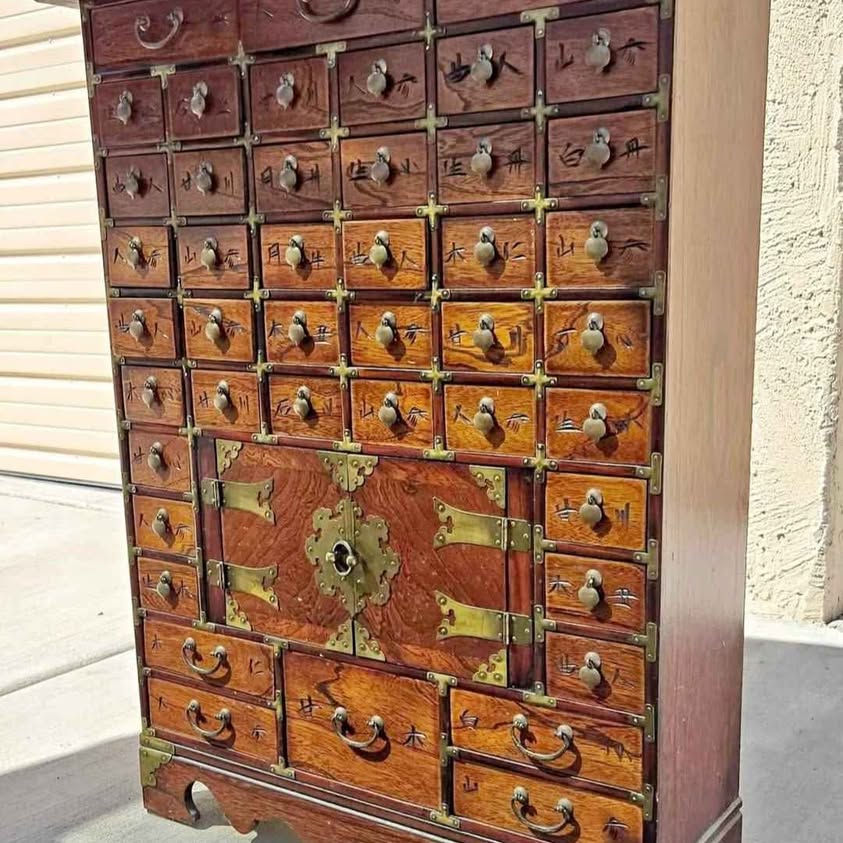 LEGENDARY ASIAN DESIGN, STUNNING APHOTECARY INSPIRATION SMALL CABINET