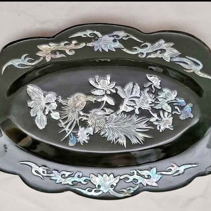 Chinese vintage lacquer oval tray / plate With mother of pearl inlay.