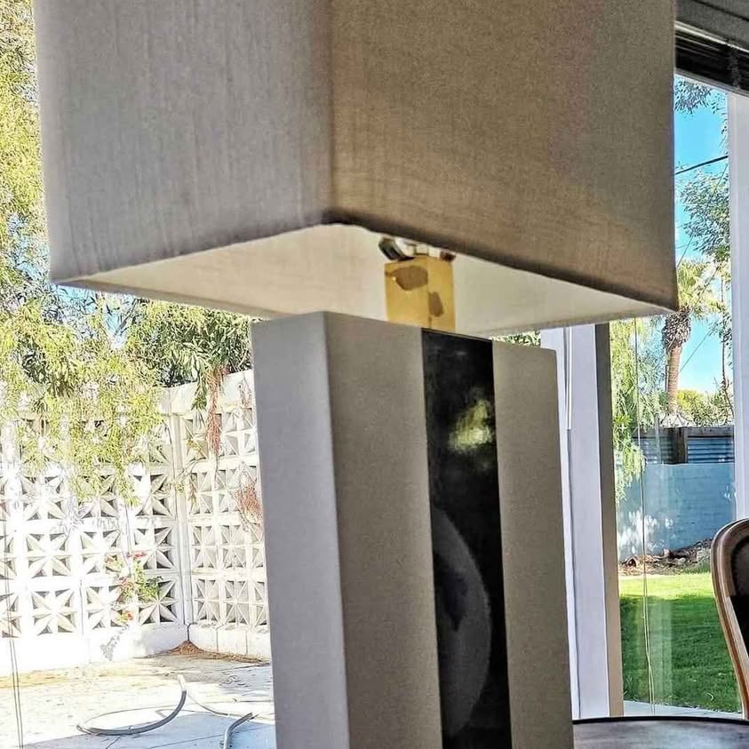 MINIMALIST STRAIGHT LINES, MCM, BEAUTIFUL LAMP.