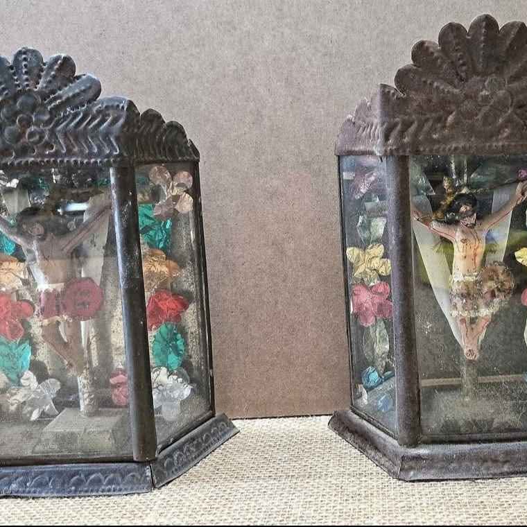 PAIR OF OLD MEXICAN SMALL RUSTY NICHOS WITH CRUCIFIX.