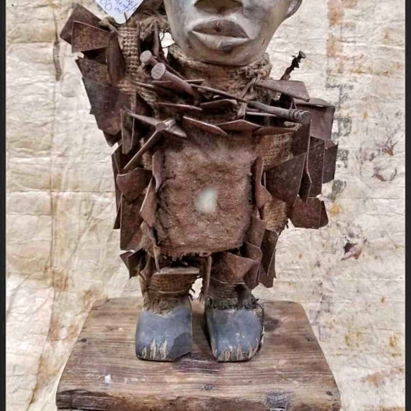 TRIBAL AFRICAN ART. Antique rare Congo statue, Nkisi nkondi.