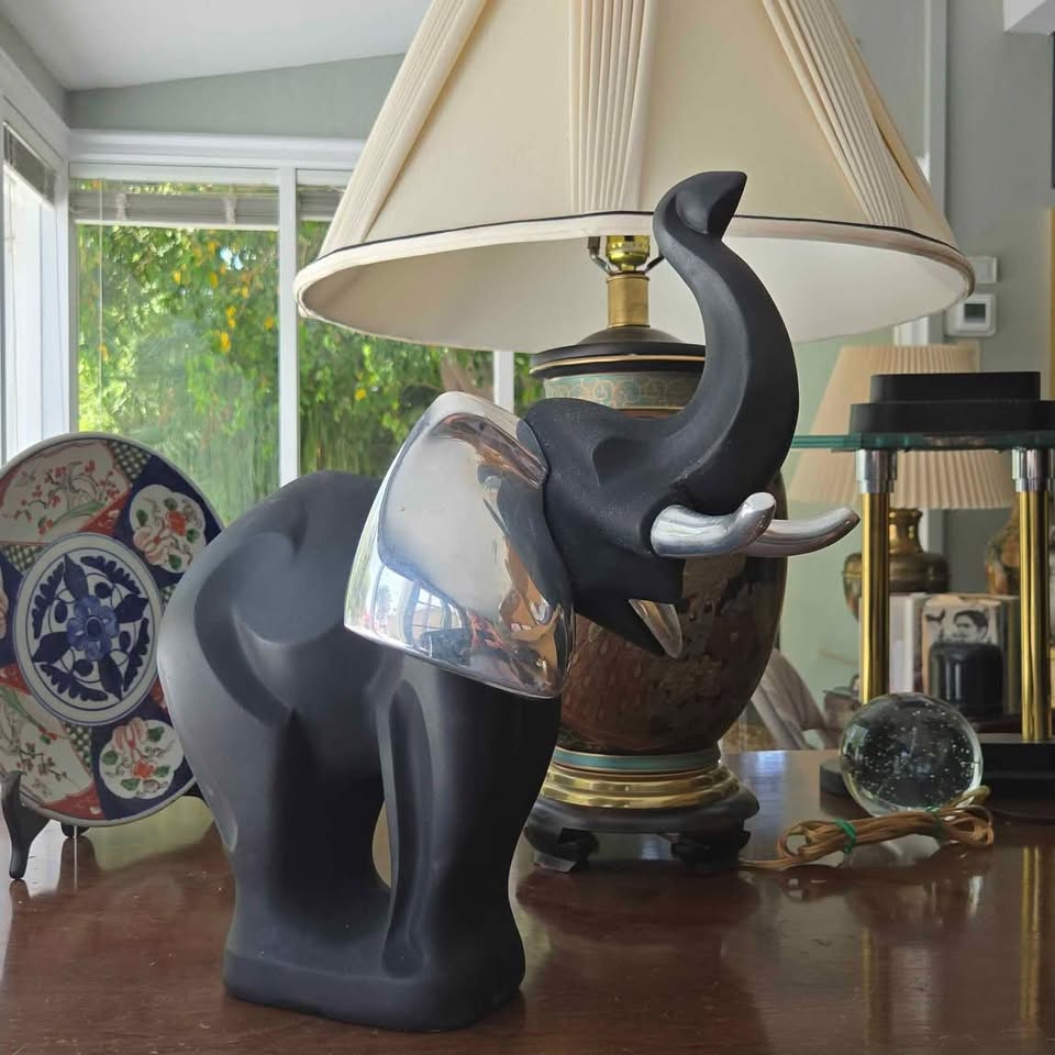 Spectacular Big and Heavy Elephant sculpture. Is Vintage Daney Sculpture from Austin Productions.