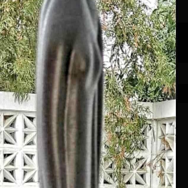 FACELESS COUPLE SILOUETTES ELONGED SCULPTURE.
