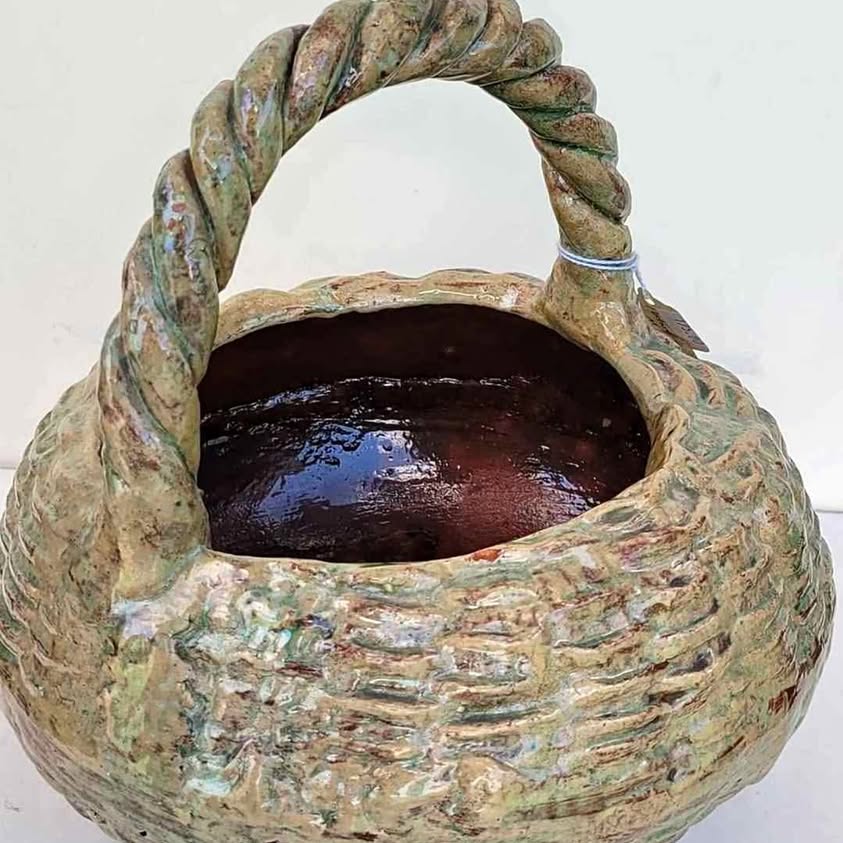 Fantastic Planter basket by pottery Master from Patamban Mich. Mex.